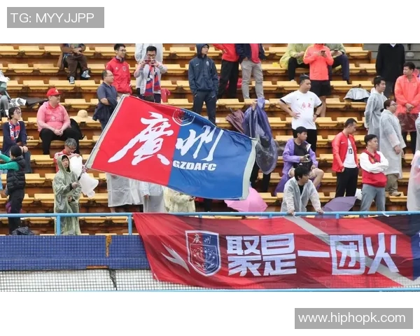 广州足球队荣登足球状态排行榜第二名展现强劲实力 广州足球队荣登足球状态排行榜第二名展现强劲实力