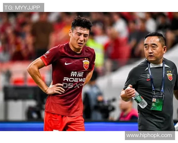 武磊表现出色,上海上港再次夺得中超冠军,球迷狂欢庆祝胜利 武磊表现出色,上海上港再次夺得中超冠军,球迷狂欢庆祝胜利